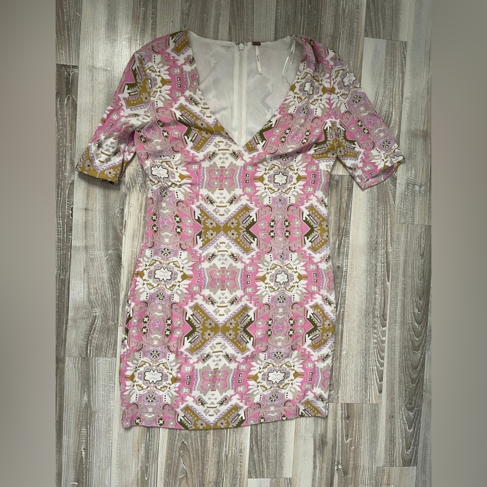 Free People Vneck Sheath Dress Pink Multi Color Short Sleeve Size 6 Boho